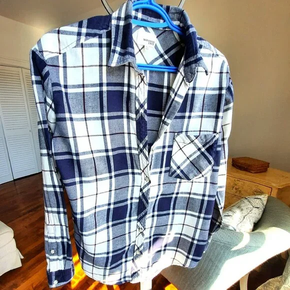 100% cotton Wilfred Free (Aritzia) Plaid Button-Up Shirt, Oversized for XS - Picture 2 of 6